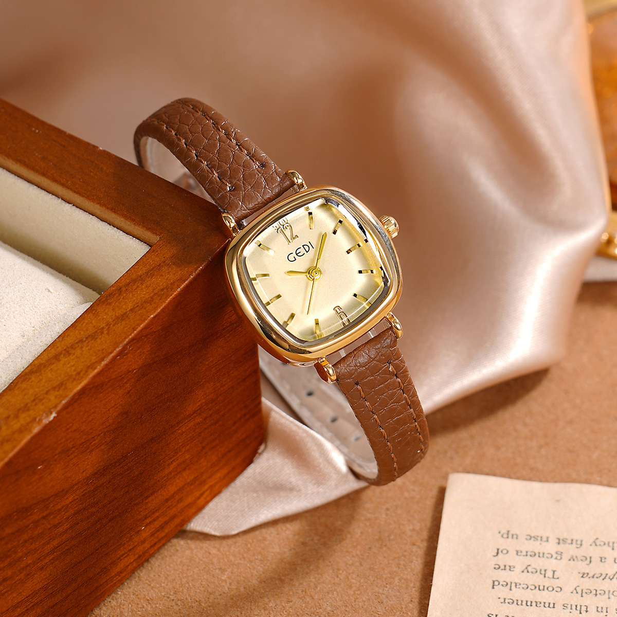 UTHAI 61018 CQ490 Simplicidad, - Luxury Watch Values reseña y precio